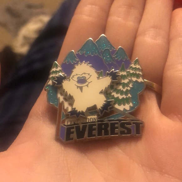 Everest pin - Picture 1 of 2